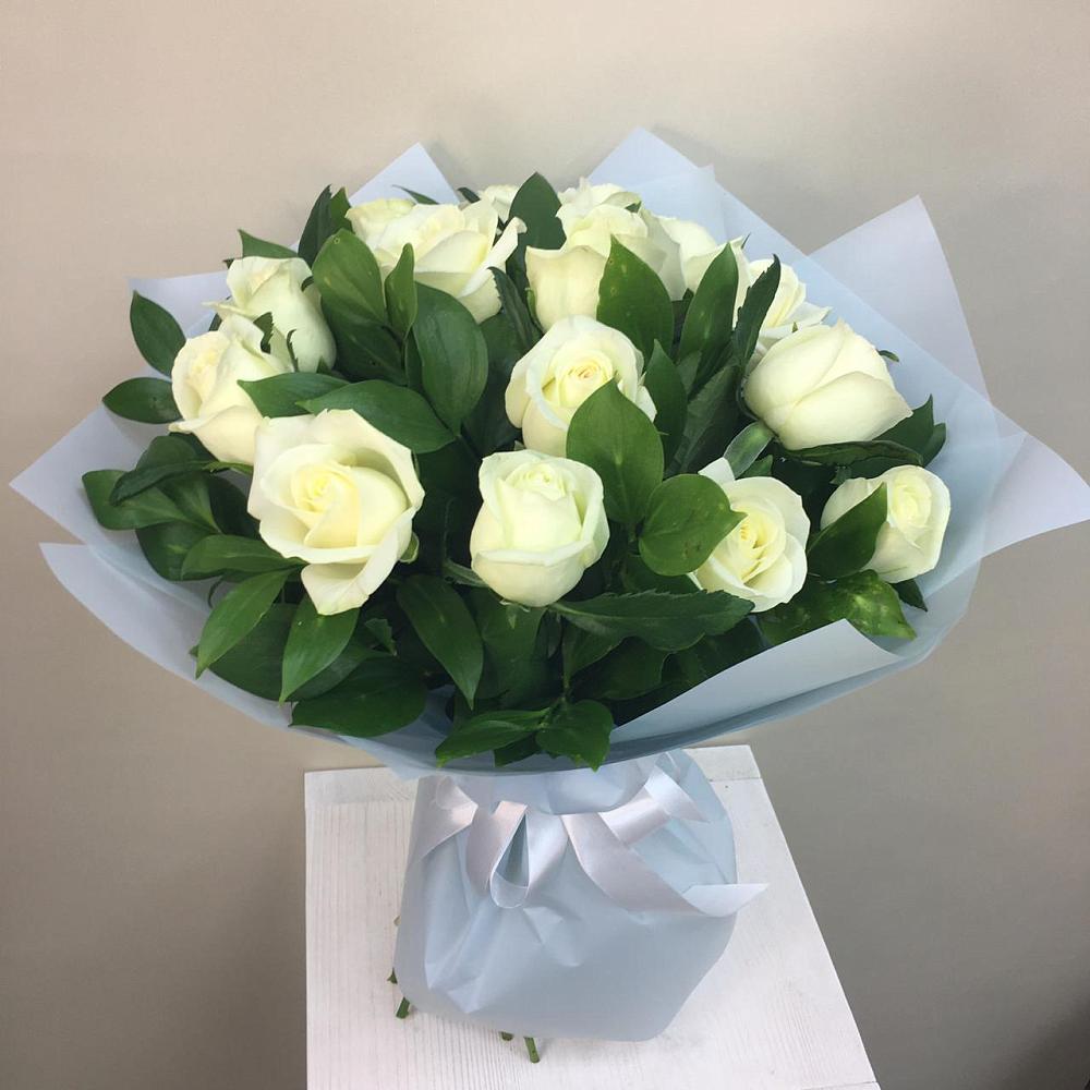 Букет 15 Белых роз Проуд в Подлесном