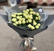 Букет Белые кустовые розы Солинеро в Подлесном