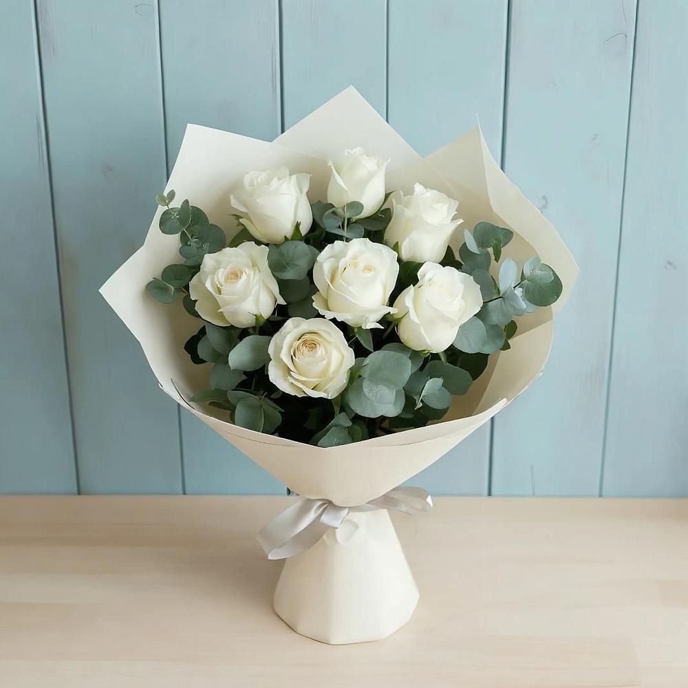 Букет Белые розы в Эвкалипте в Подлесном