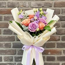 Букет цветов из:  Лизиантусы и Розы в Подлесном