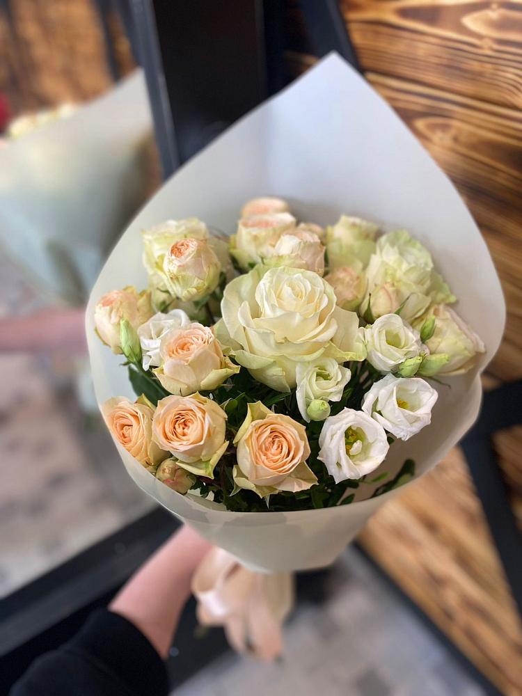 Букет цветов из: Розы и Лизиантусы в Подлесном